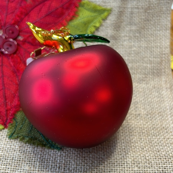 Arty Imports, Inc hand blown red apple Christmas ornament. Excellent condition. - Picture 4 of 8